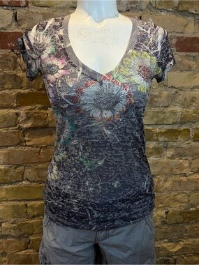 T Party Fashion Gray Floral V-Neck Top